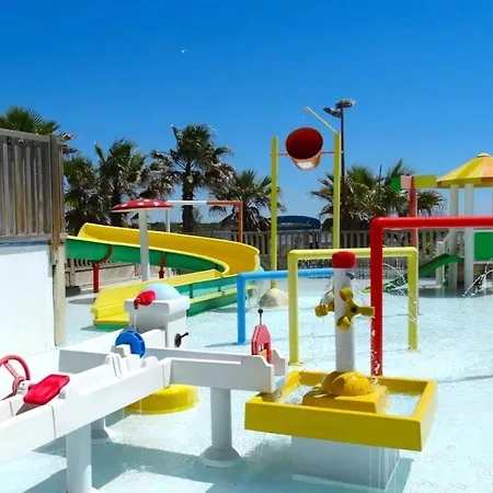 Zecamping 4 Etoiles Chiens Acceptes Piscine Chauffee Et Toboggans 4*