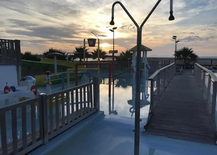 Zecamping 4 Etoiles Chiens Acceptes Piscine Chauffee Et Toboggans Kemping Portiragnes